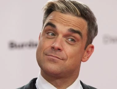 Ο Robbie Williams ήταν παγιδευμένος στο πολυτελές ξενοδοχείο του Λονδίνου (φωτό)